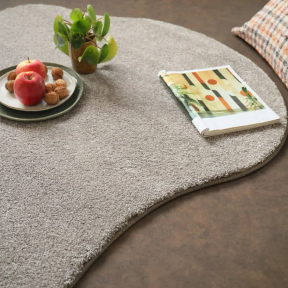 DÉCOWEB - Tapis contemporain de forme organique - influence - grège clair - 200 x 300 cm