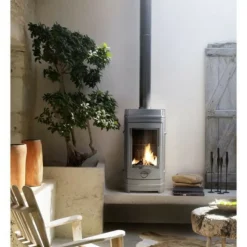 INVICTA - Poele a bois invicta cassine - puissance optimale :10 kw - max : 15 kw - rendement 76%, bûches 34 cm - fabriqué en france