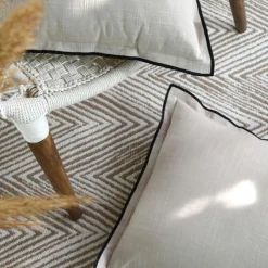 LOVELY CASA - Lovely casa - coussin coton volant plat feston noir
