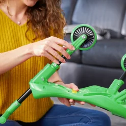 THE BUGS - Scuttlebug grasshopper